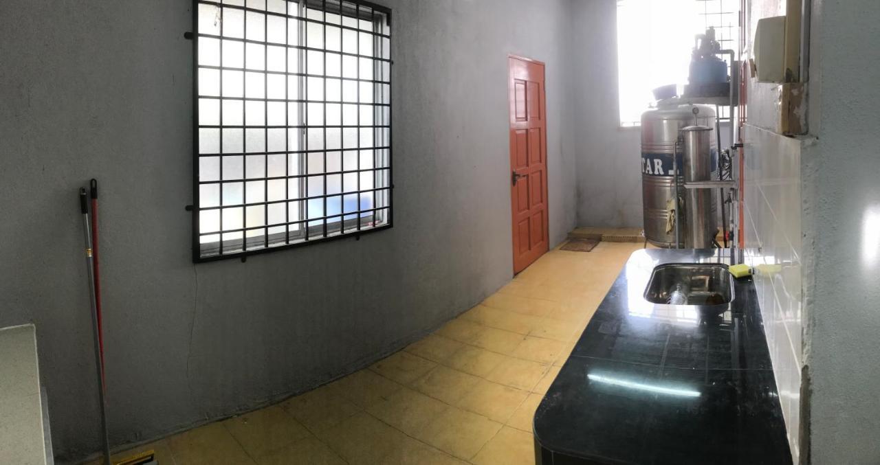 Ruhani Homestay 3 Kb - 4 Bedroom Fully Airconditioned With Wifi & Netflix Кота-Бару Экстерьер фото