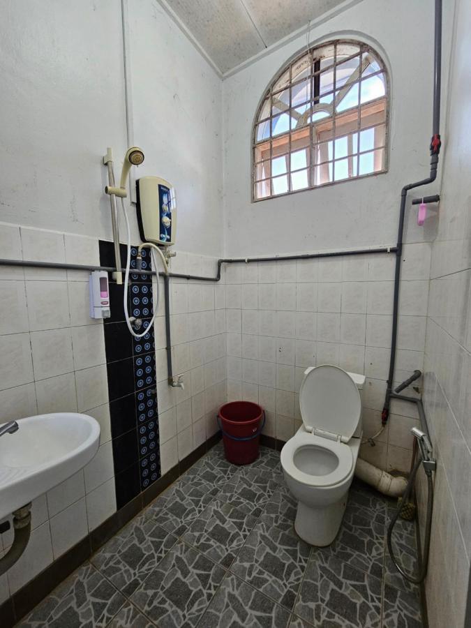 Ruhani Homestay 3 Kb - 4 Bedroom Fully Airconditioned With Wifi & Netflix Кота-Бару Экстерьер фото