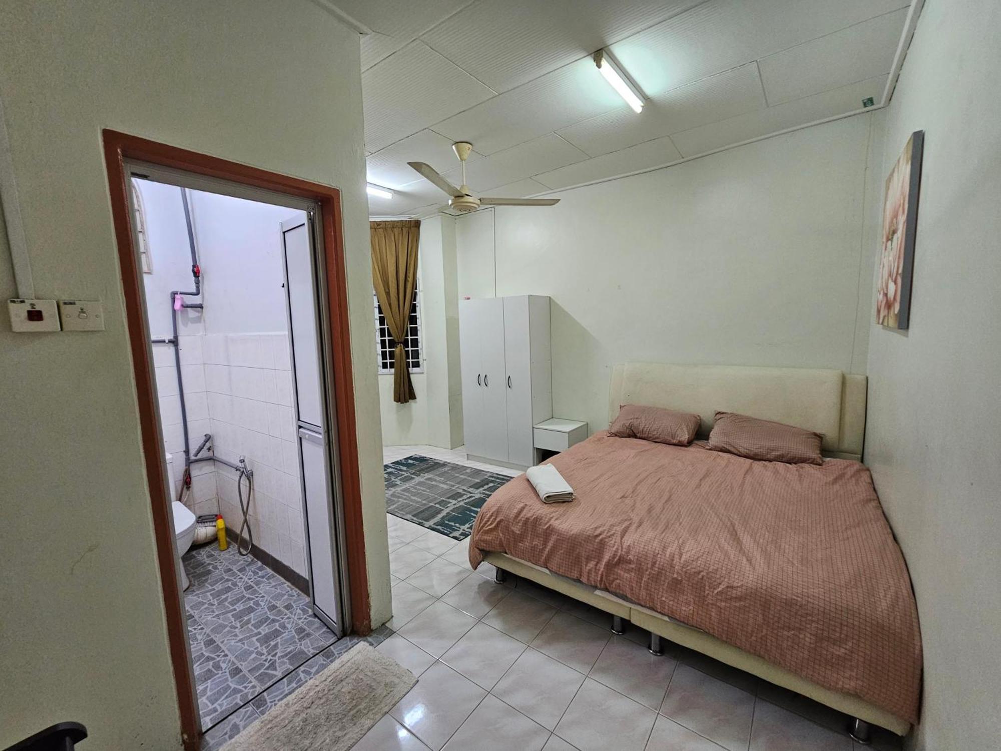 Ruhani Homestay 3 Kb - 4 Bedroom Fully Airconditioned With Wifi & Netflix Кота-Бару Экстерьер фото