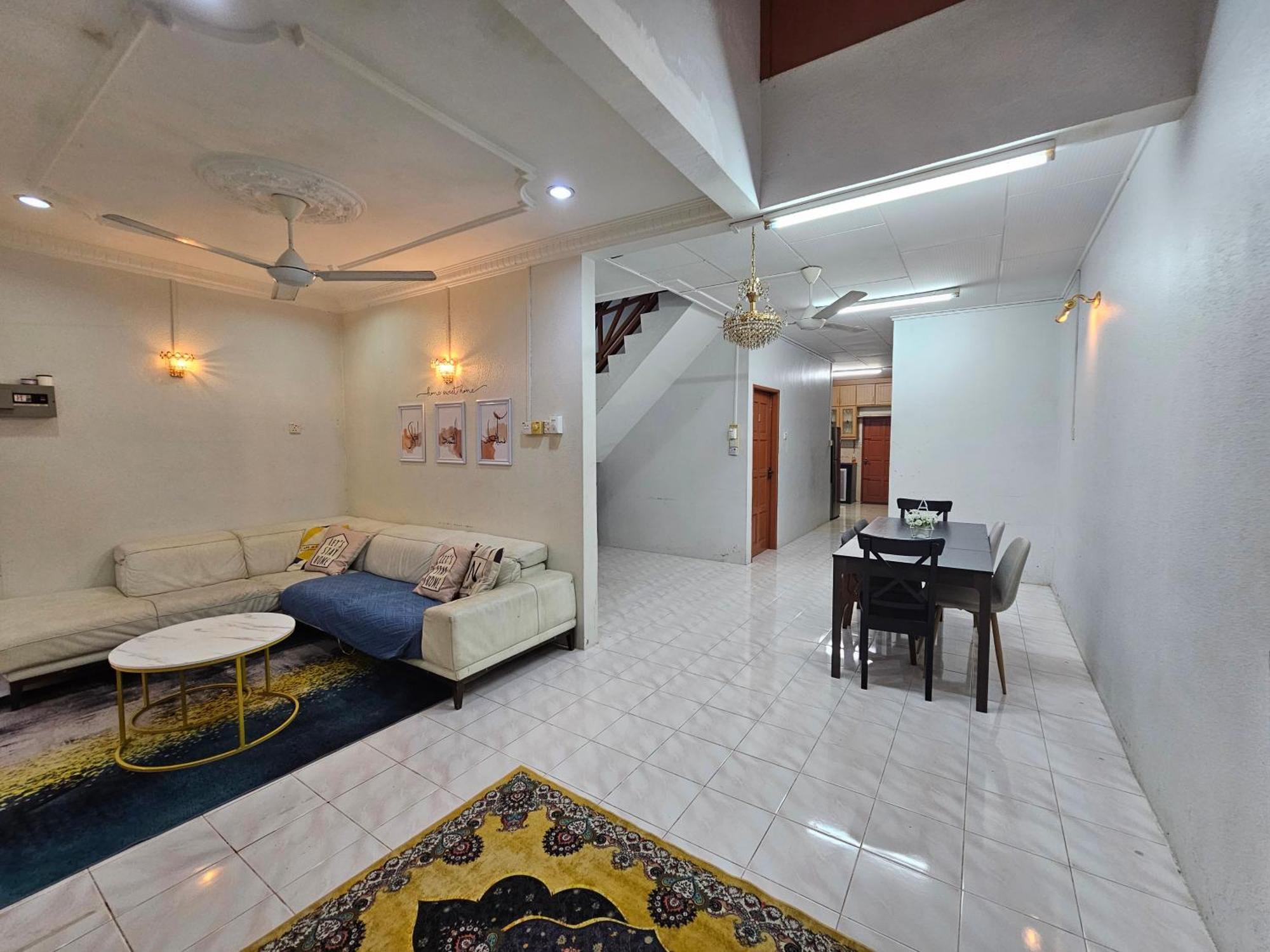 Ruhani Homestay 3 Kb - 4 Bedroom Fully Airconditioned With Wifi & Netflix Кота-Бару Экстерьер фото